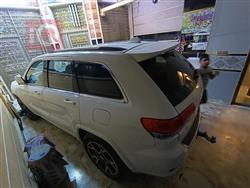 جیپ گراند شیرۆکی